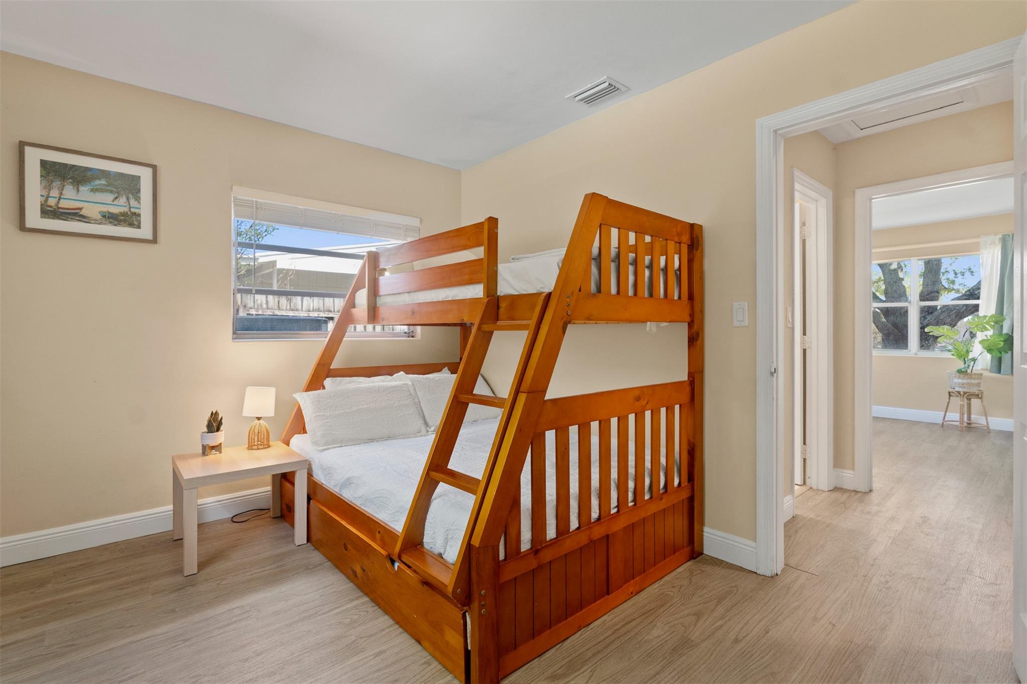 1605 Nanette Ct