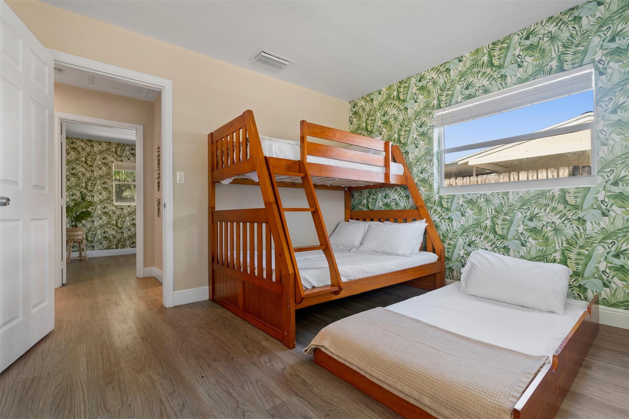 1605 Nanette Ct