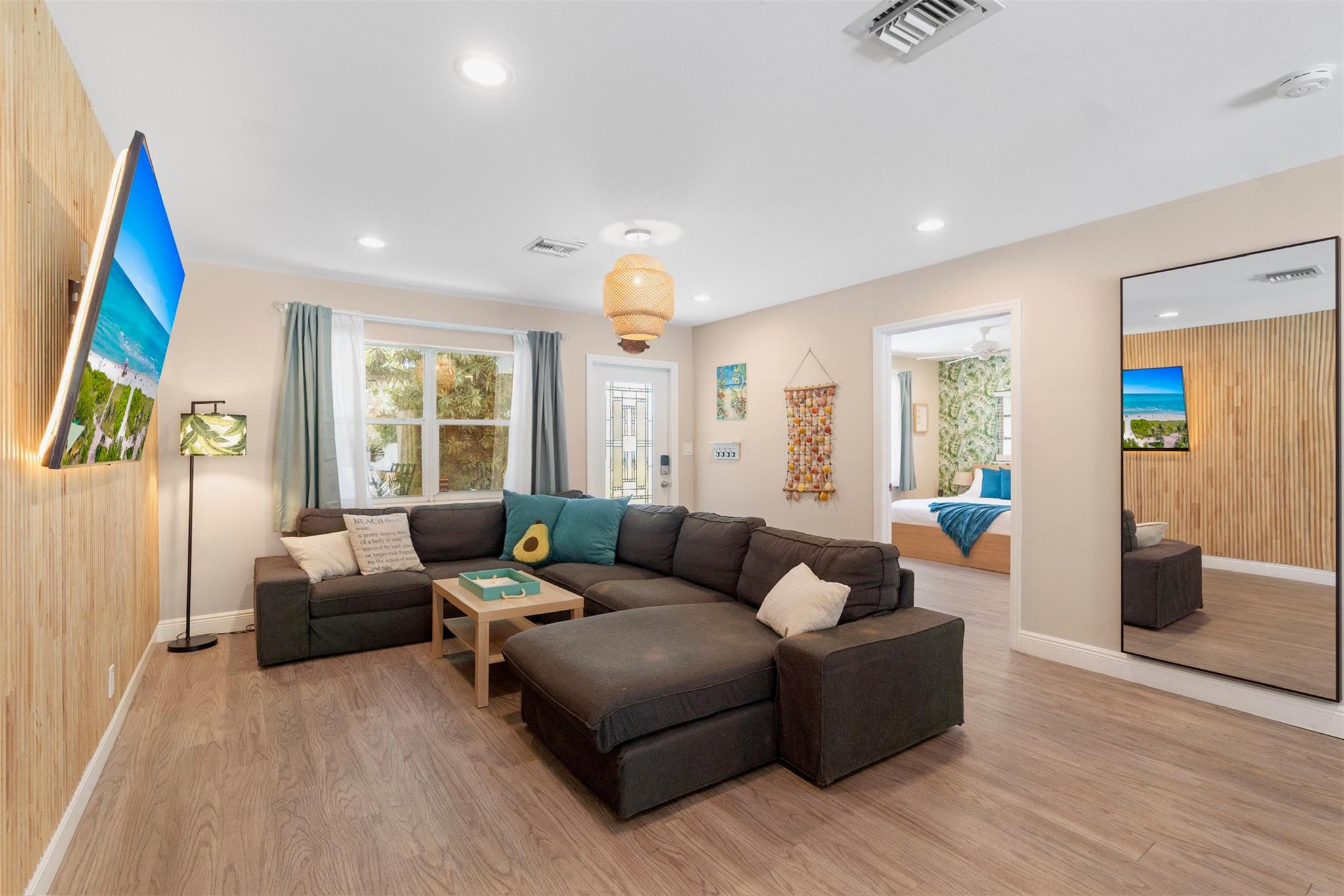 1605 Nanette Ct