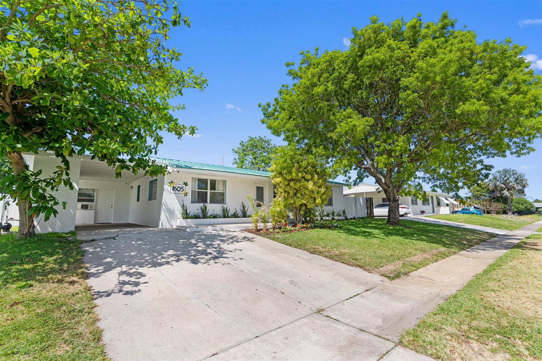 1605 Nanette Ct