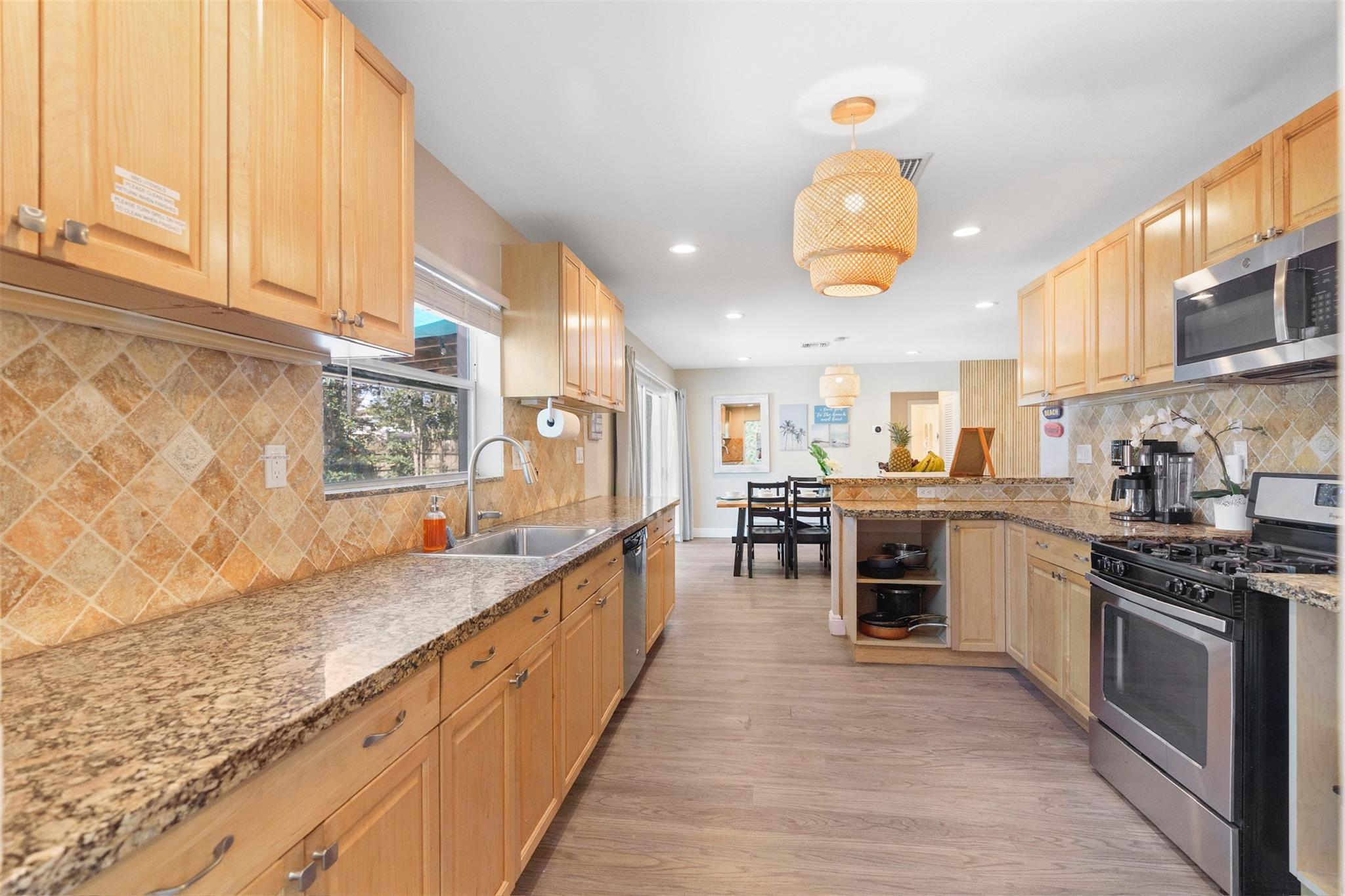 1605 Nanette Ct