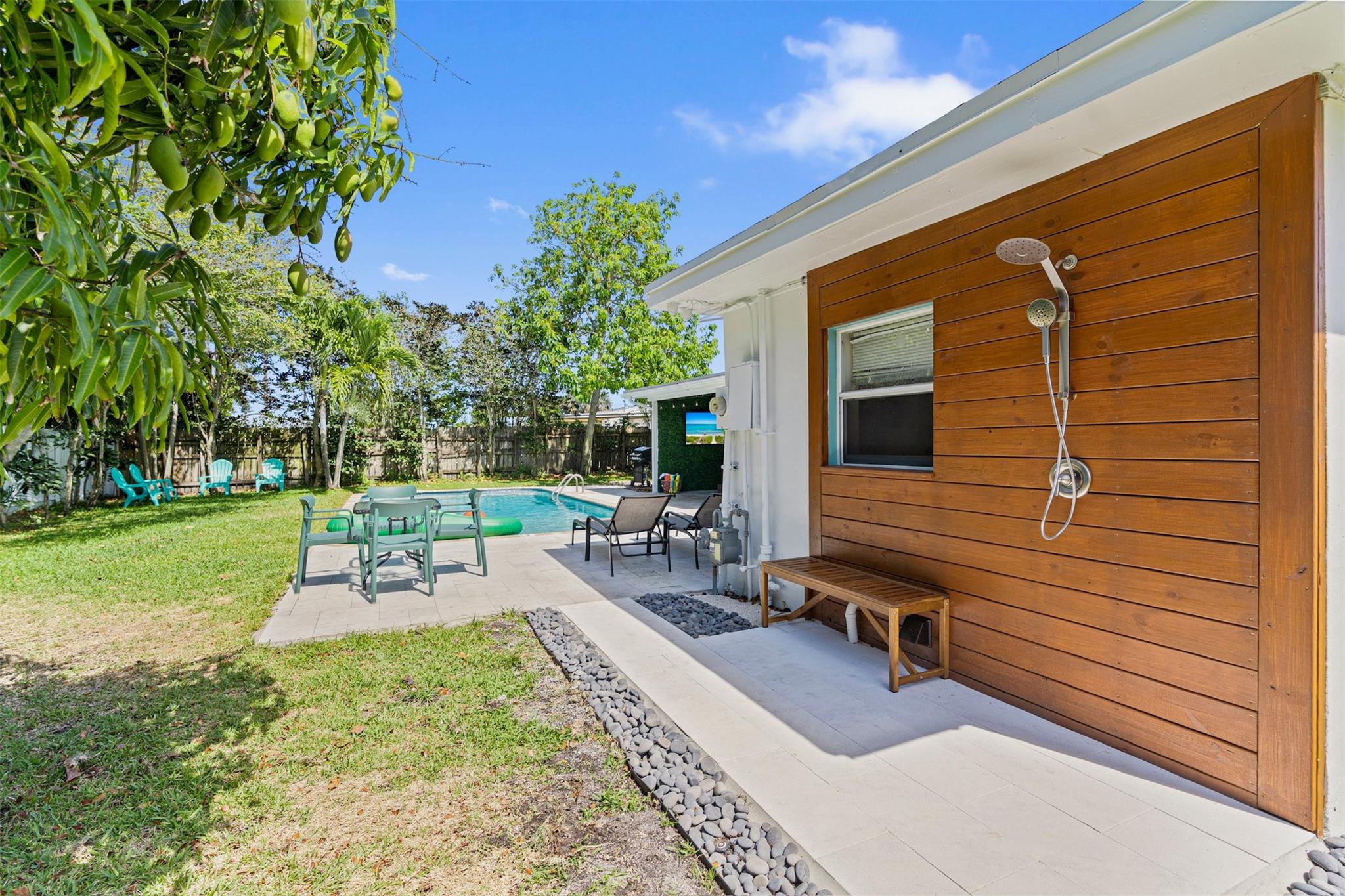 1605 Nanette Ct