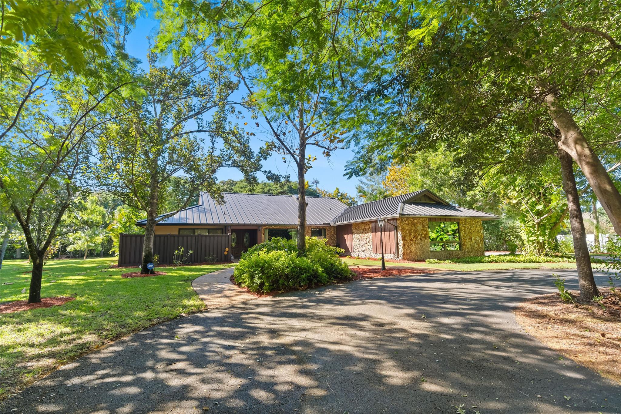 11326 Sundance Ln