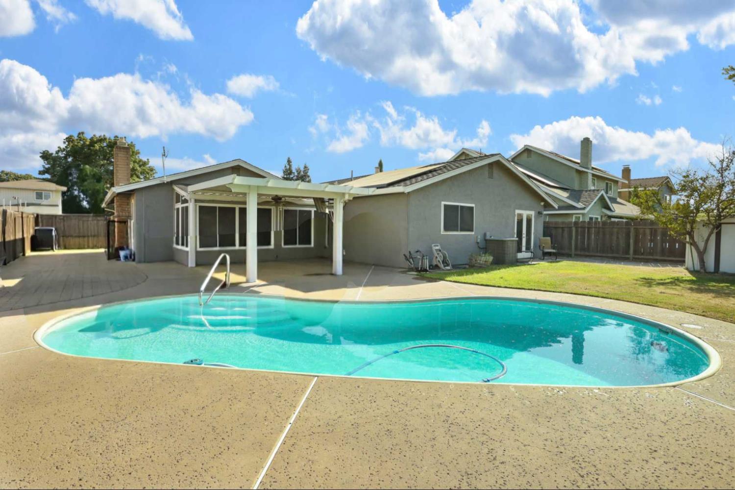 1529 Liverpool Court