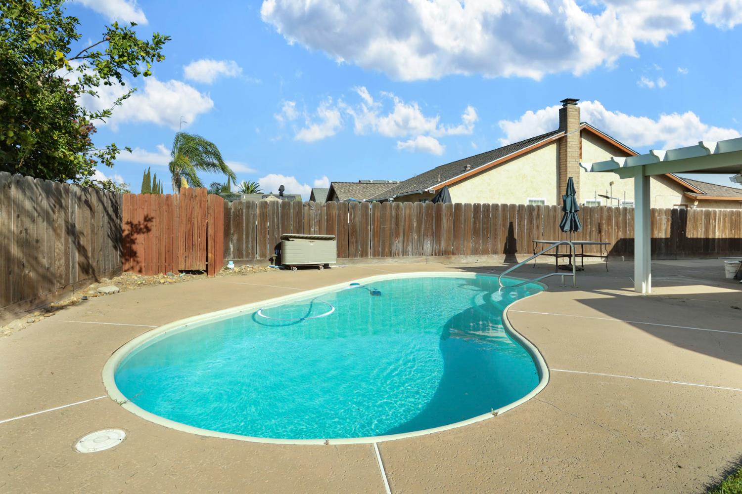 1529 Liverpool Court