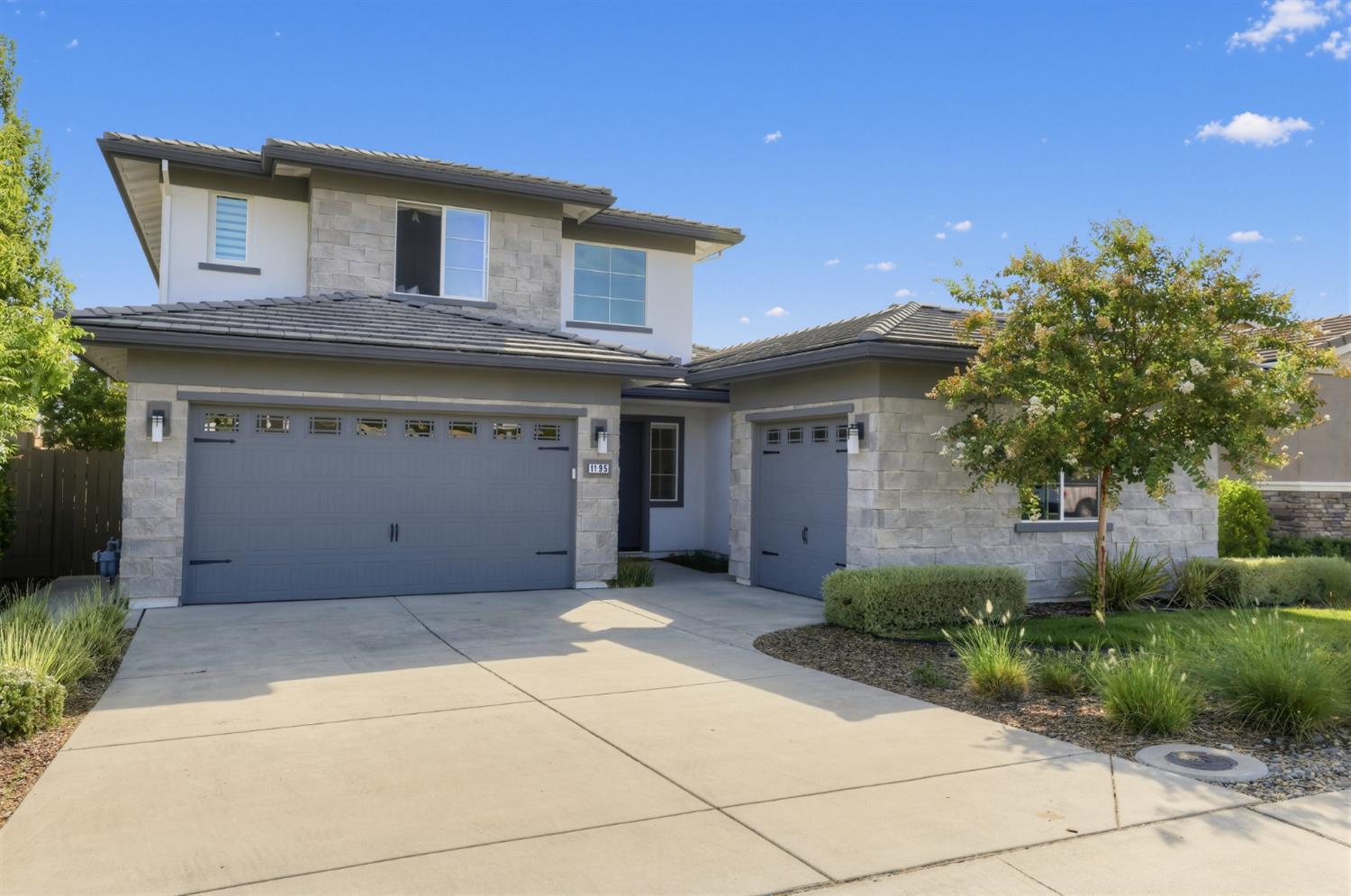 1195 Seneca Circle