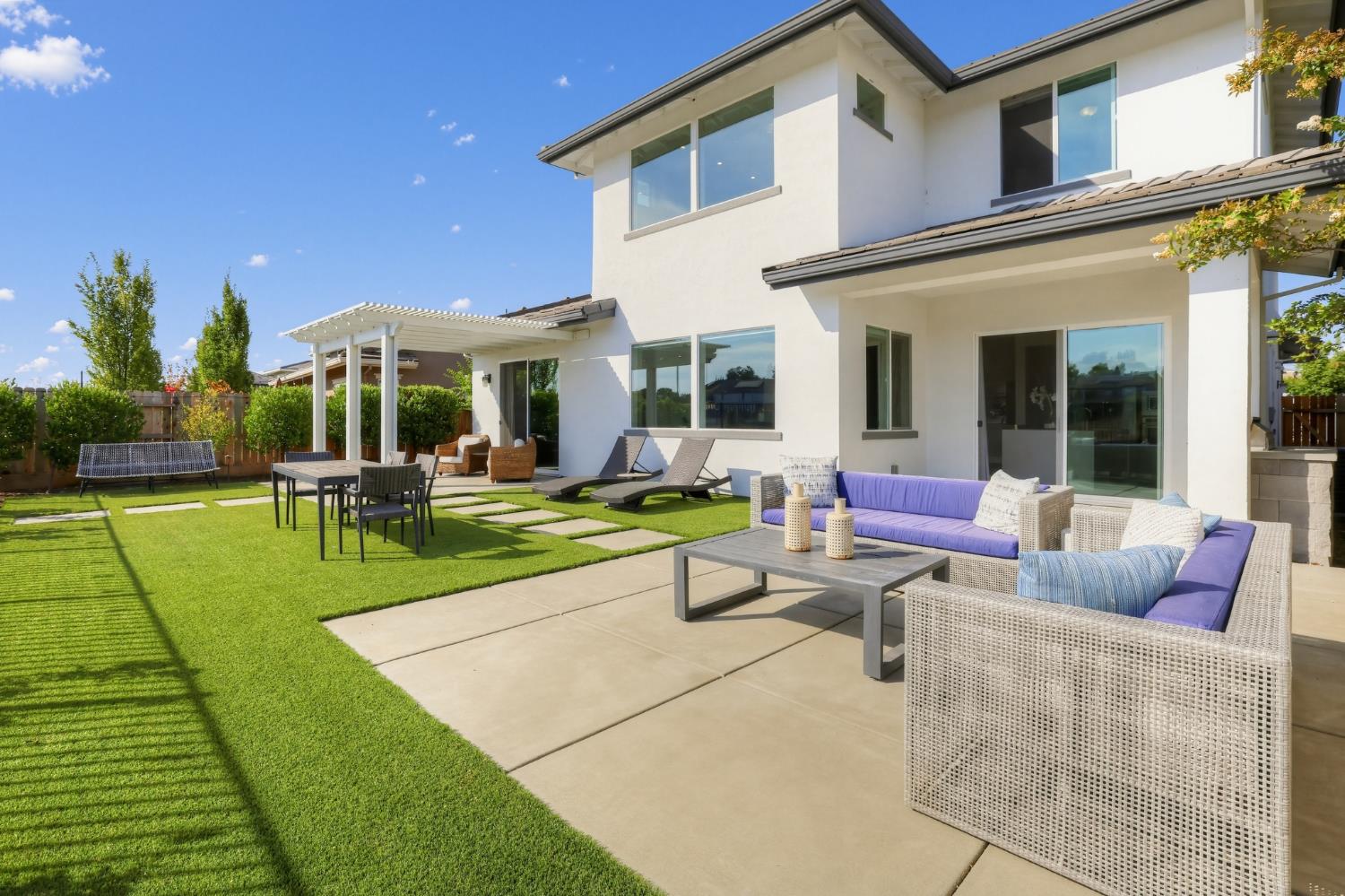 1195 Seneca Circle