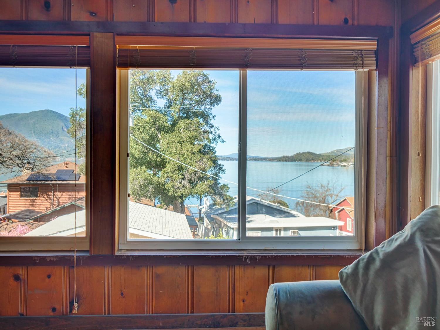 11485 Lakeshore Drive