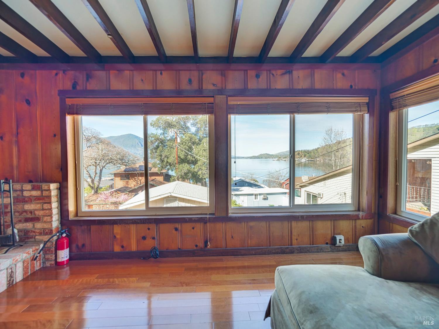 11485 Lakeshore Drive