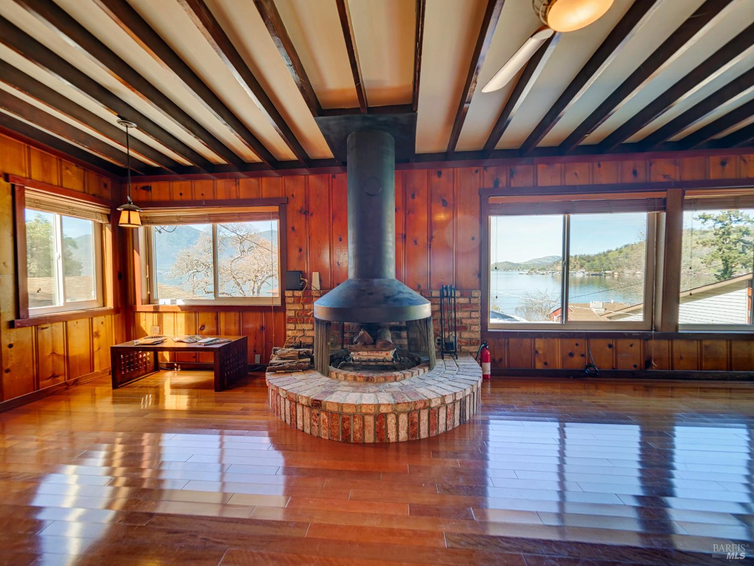 11485 Lakeshore Drive