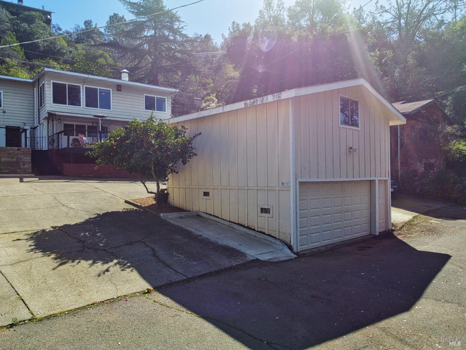 11485 Lakeshore Drive