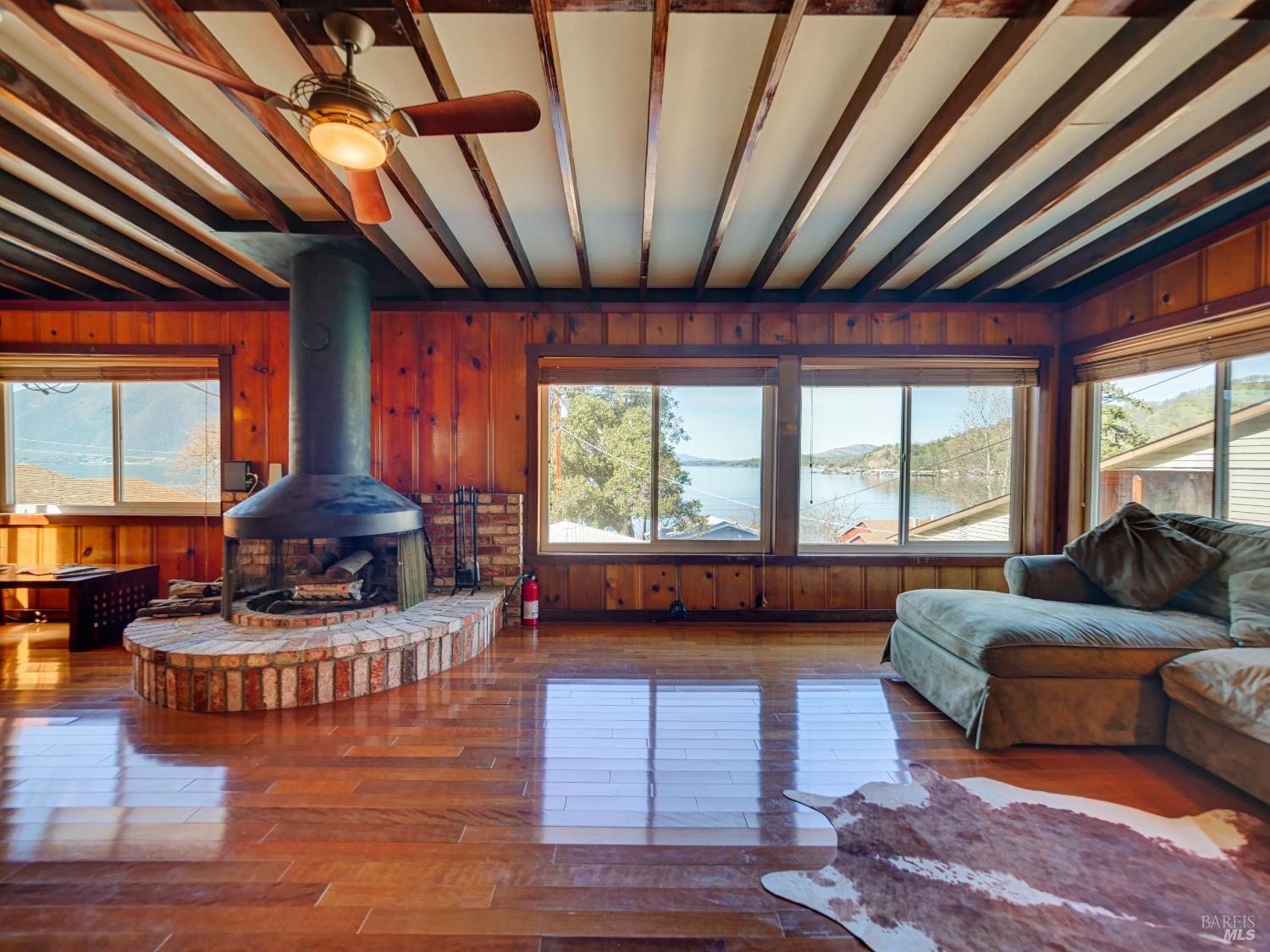 11485 Lakeshore Drive