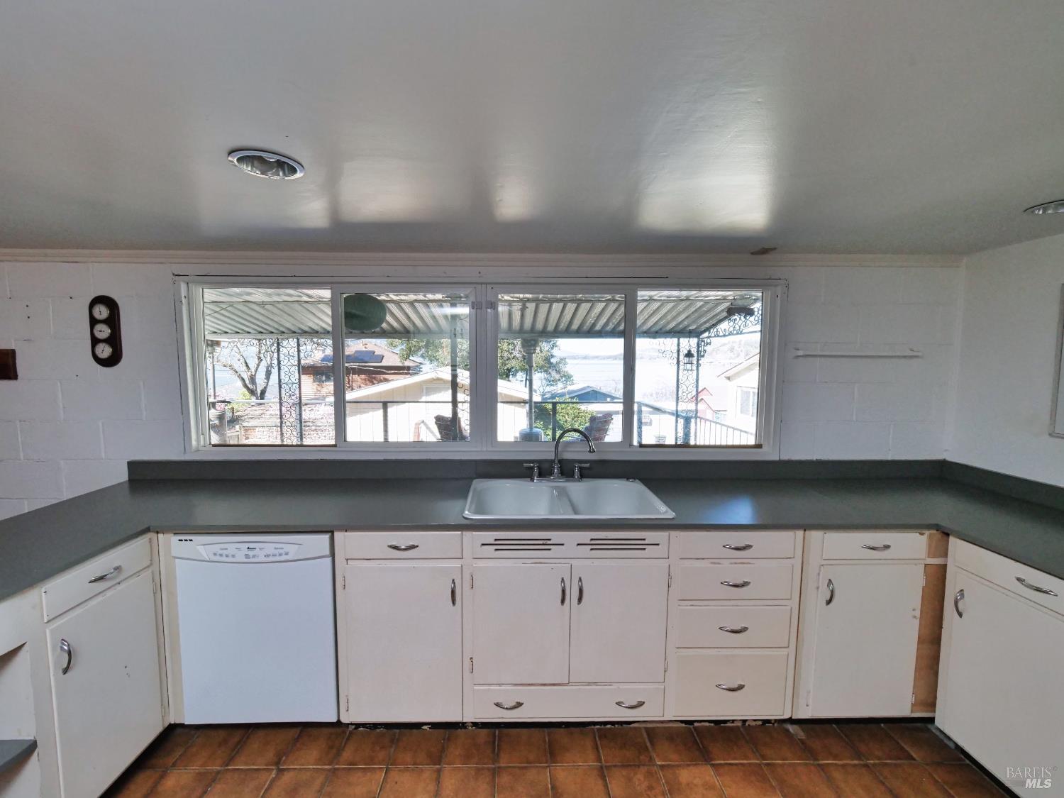 11485 Lakeshore Drive