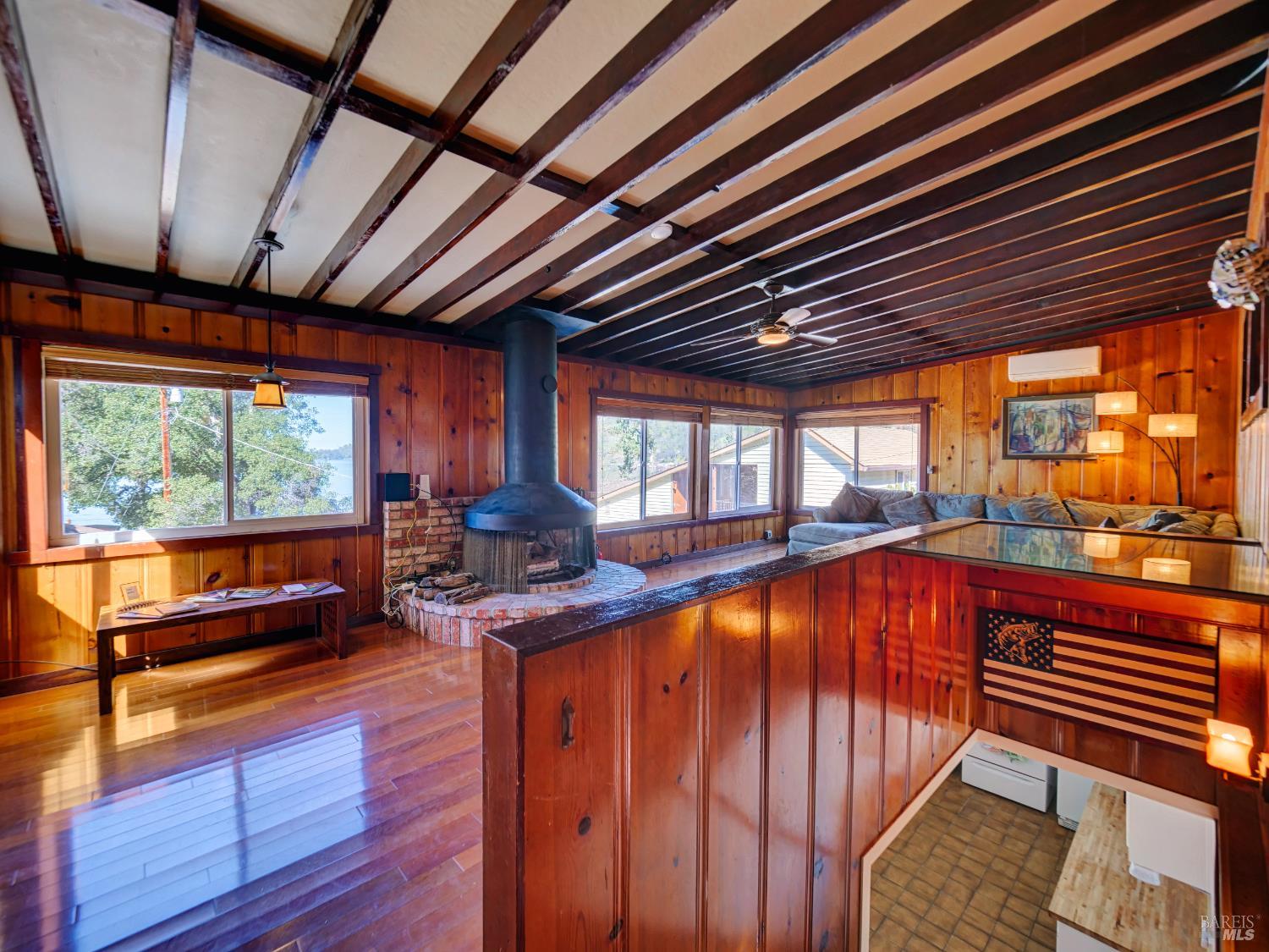 11485 Lakeshore Drive