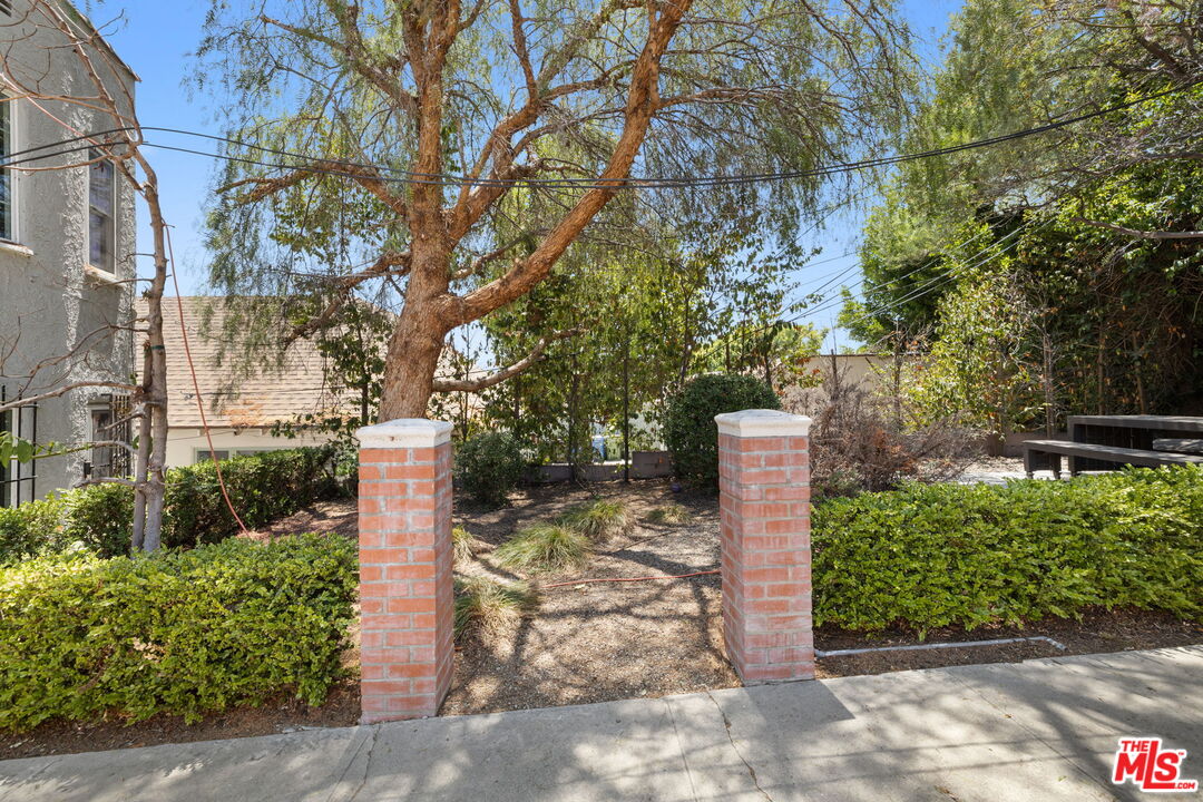 1307 S Rimpau Blvd