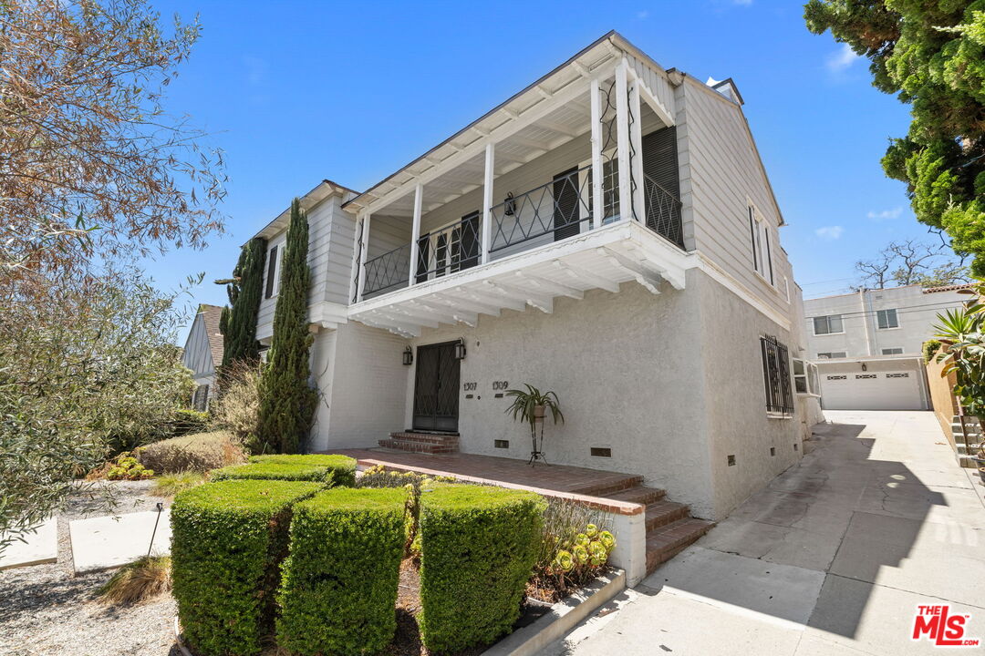 1307 S Rimpau Blvd