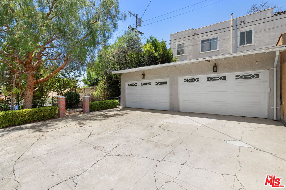 1307 S Rimpau Blvd