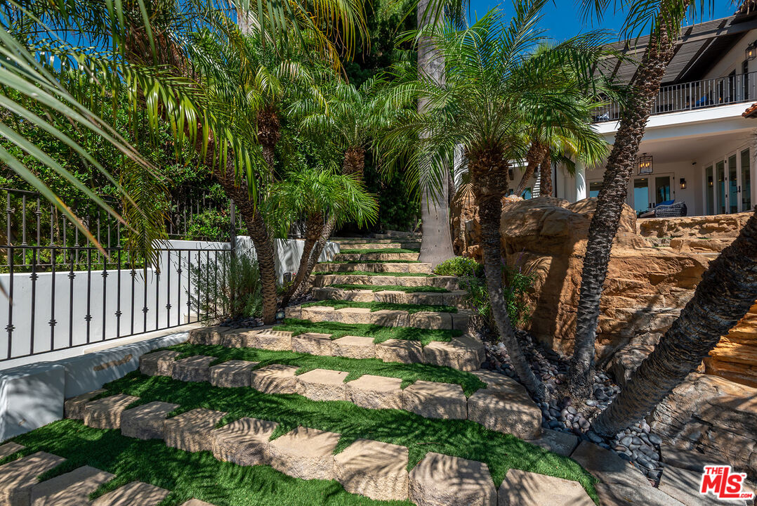 9928 Toluca Lake Ave