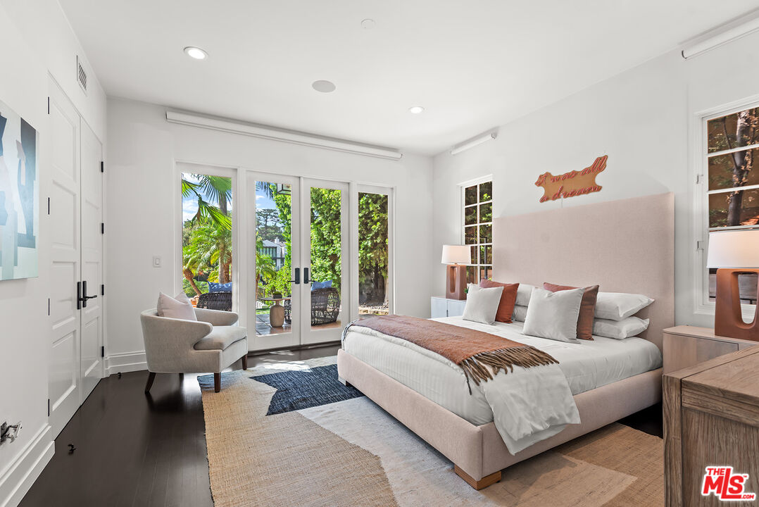 9928 Toluca Lake Ave