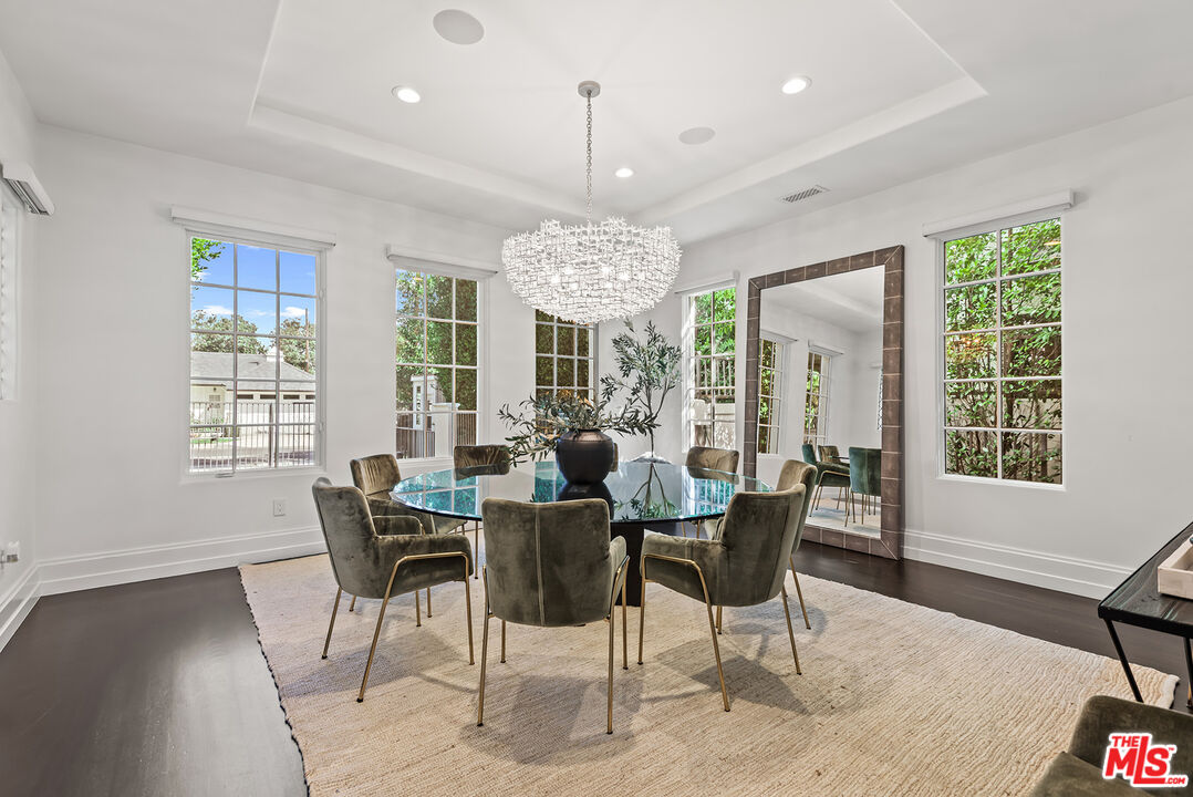 9928 Toluca Lake Ave