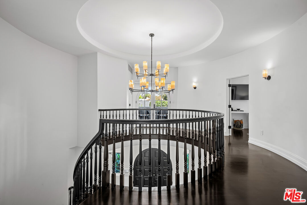 9928 Toluca Lake Ave