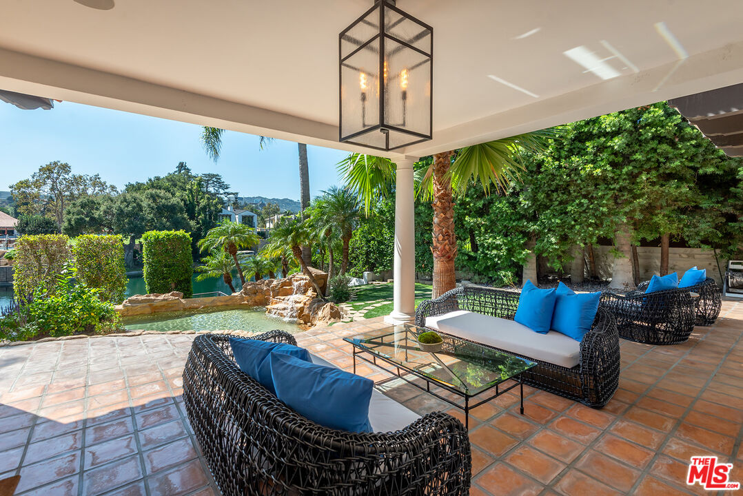 9928 Toluca Lake Ave