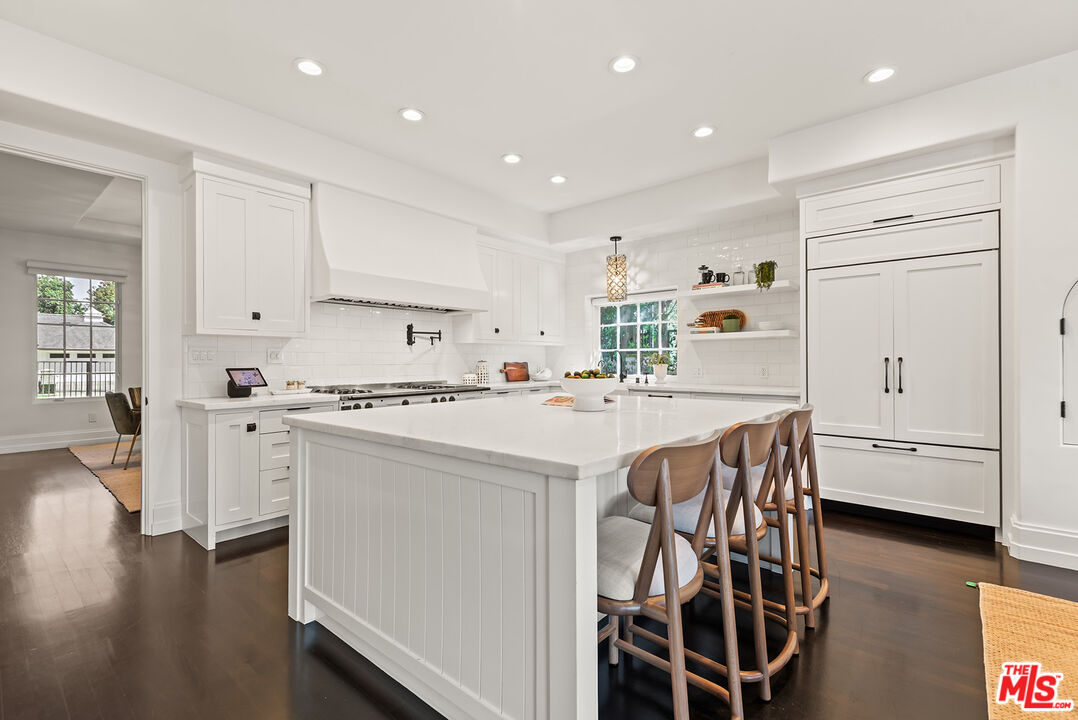 9928 Toluca Lake Ave