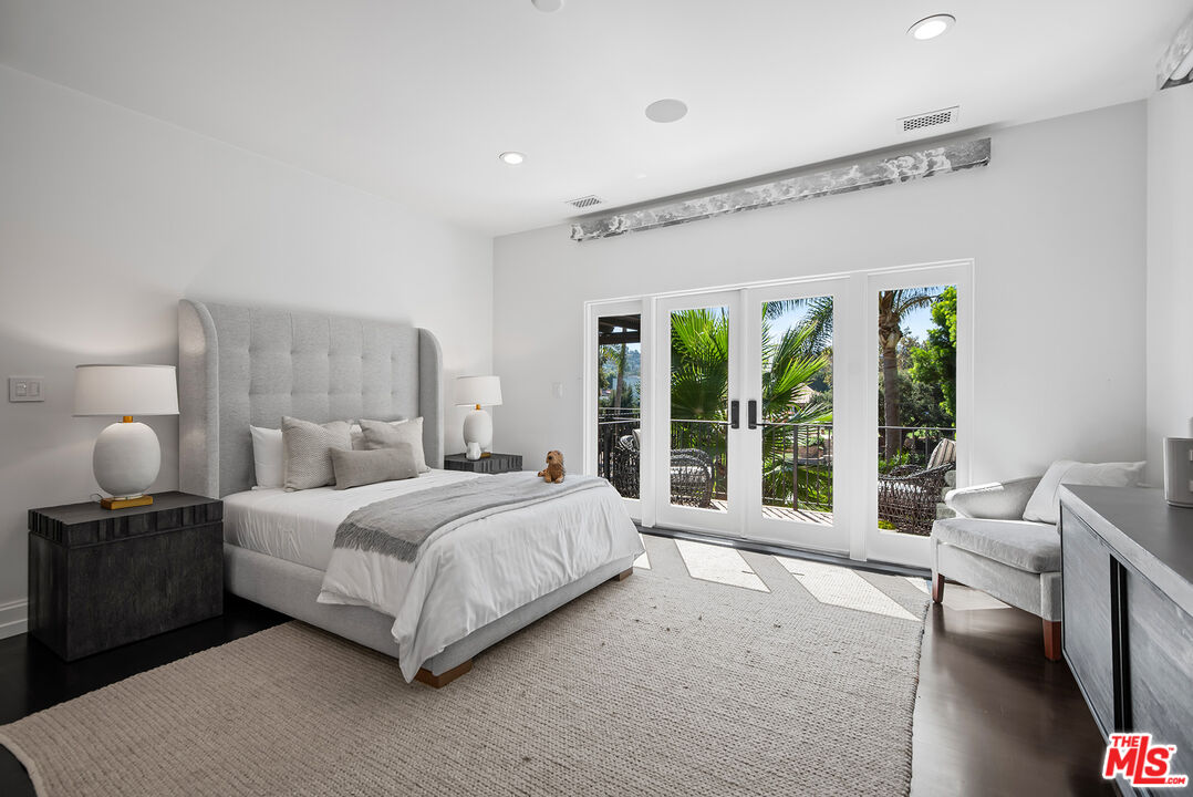 9928 Toluca Lake Ave