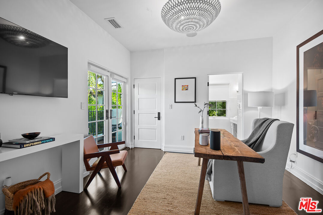 9928 Toluca Lake Ave