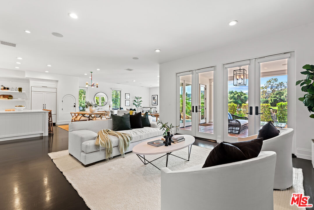 9928 Toluca Lake Ave