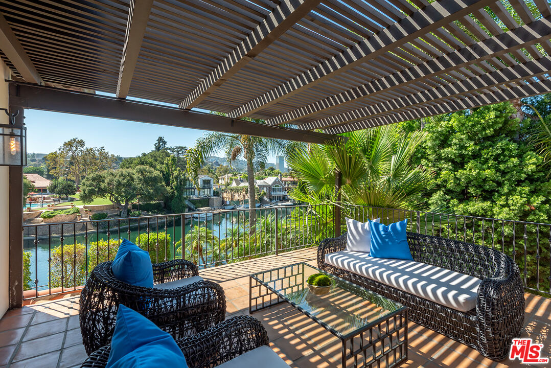 9928 Toluca Lake Ave