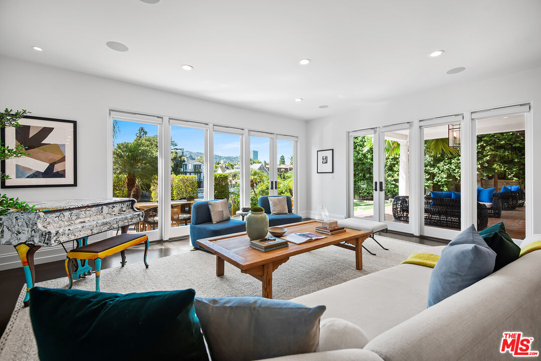 9928 Toluca Lake Ave