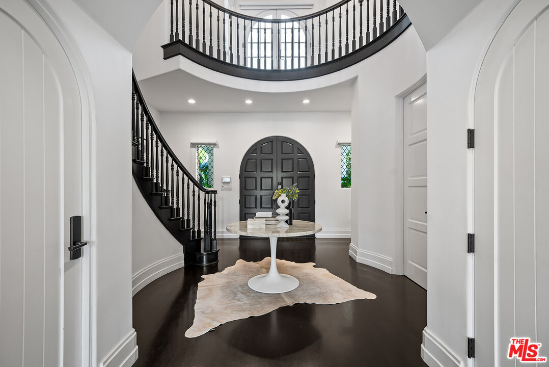 9928 Toluca Lake Ave