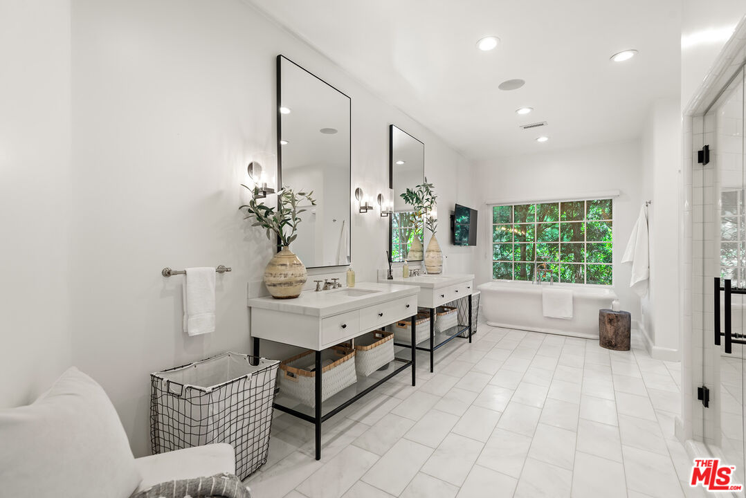 9928 Toluca Lake Ave