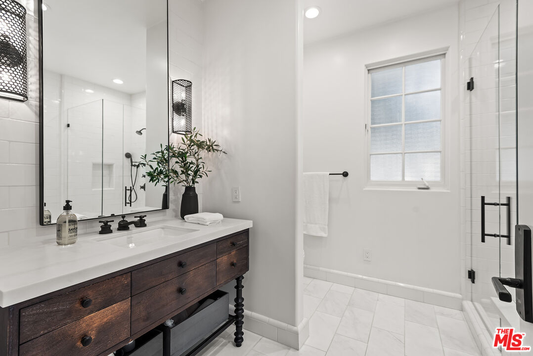 9928 Toluca Lake Ave