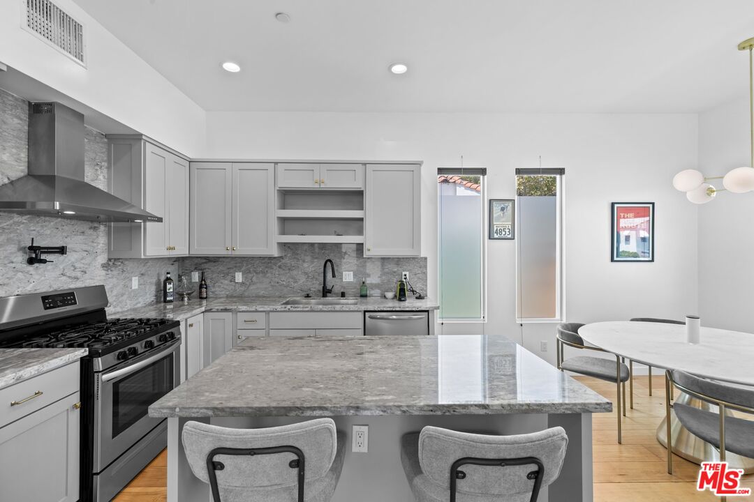 3170 Glenmanor Pl