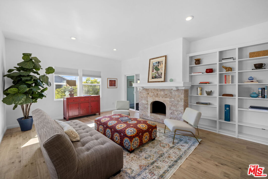 2400 W 74th St