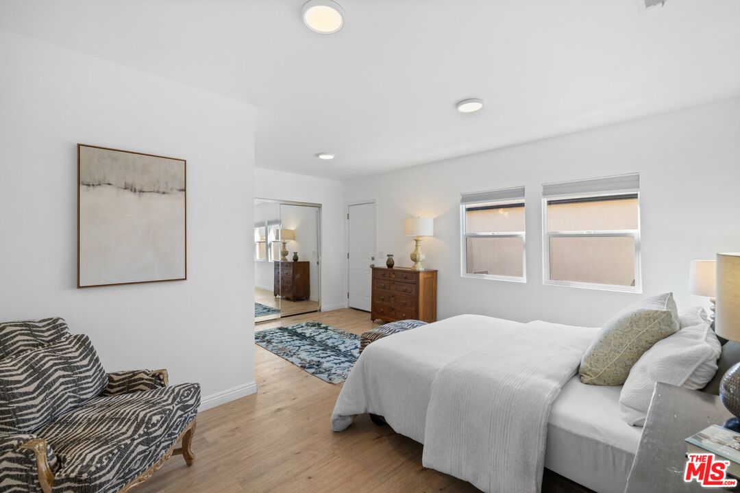 2400 W 74th St