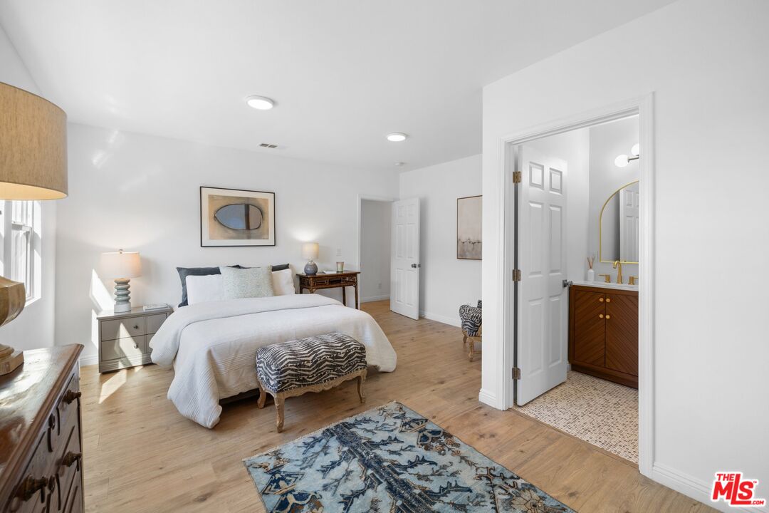 2400 W 74th St