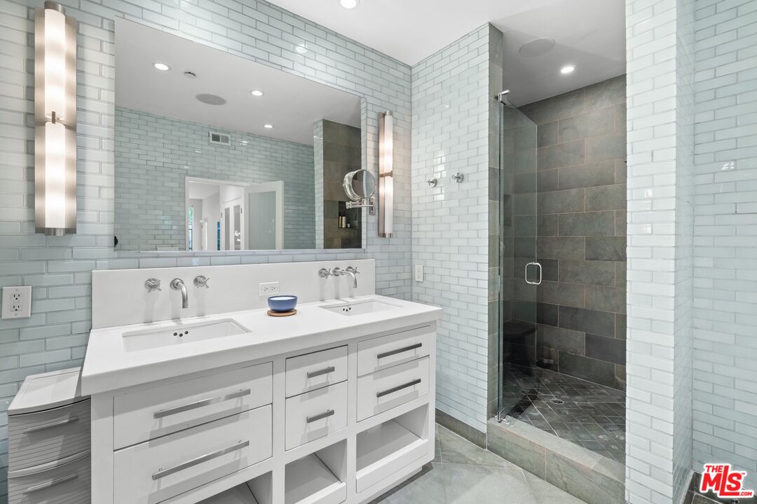964 Hancock Ave Unit: 103