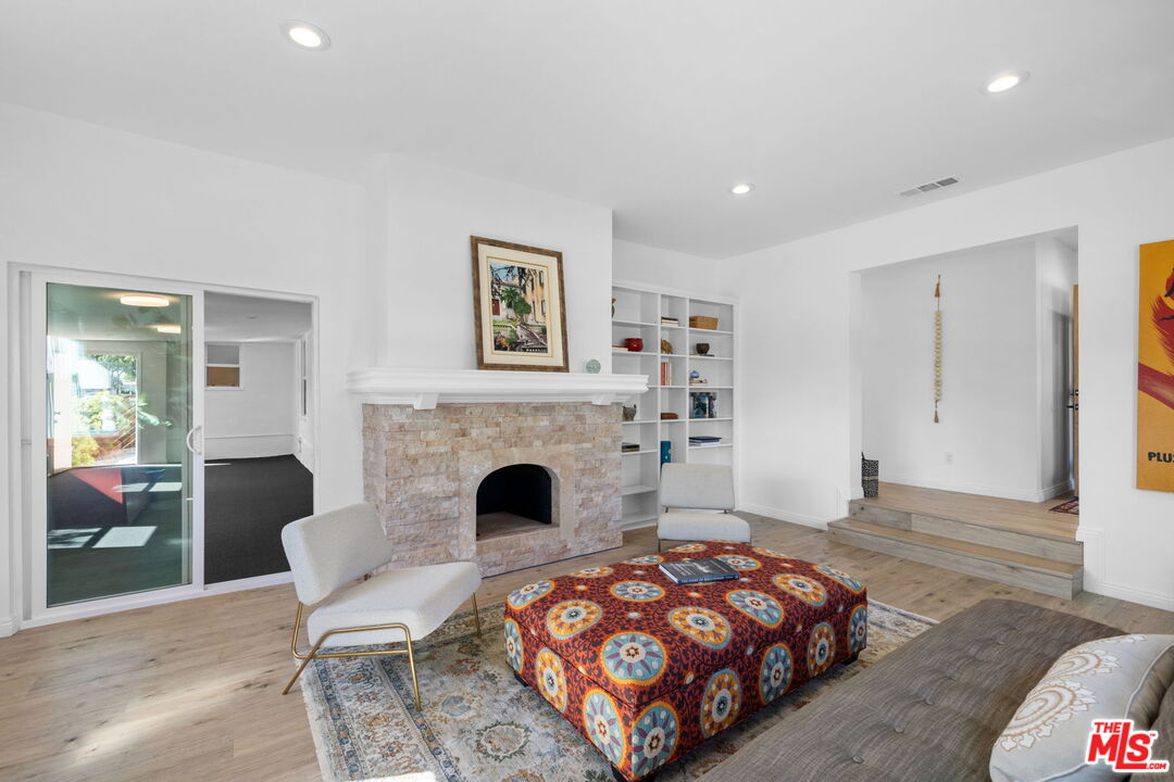 2400 W 74th St