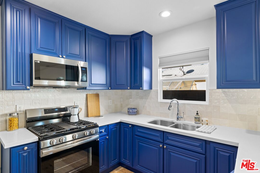 2400 W 74th St