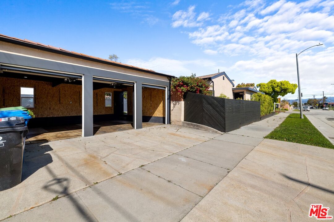 2400 W 74th St