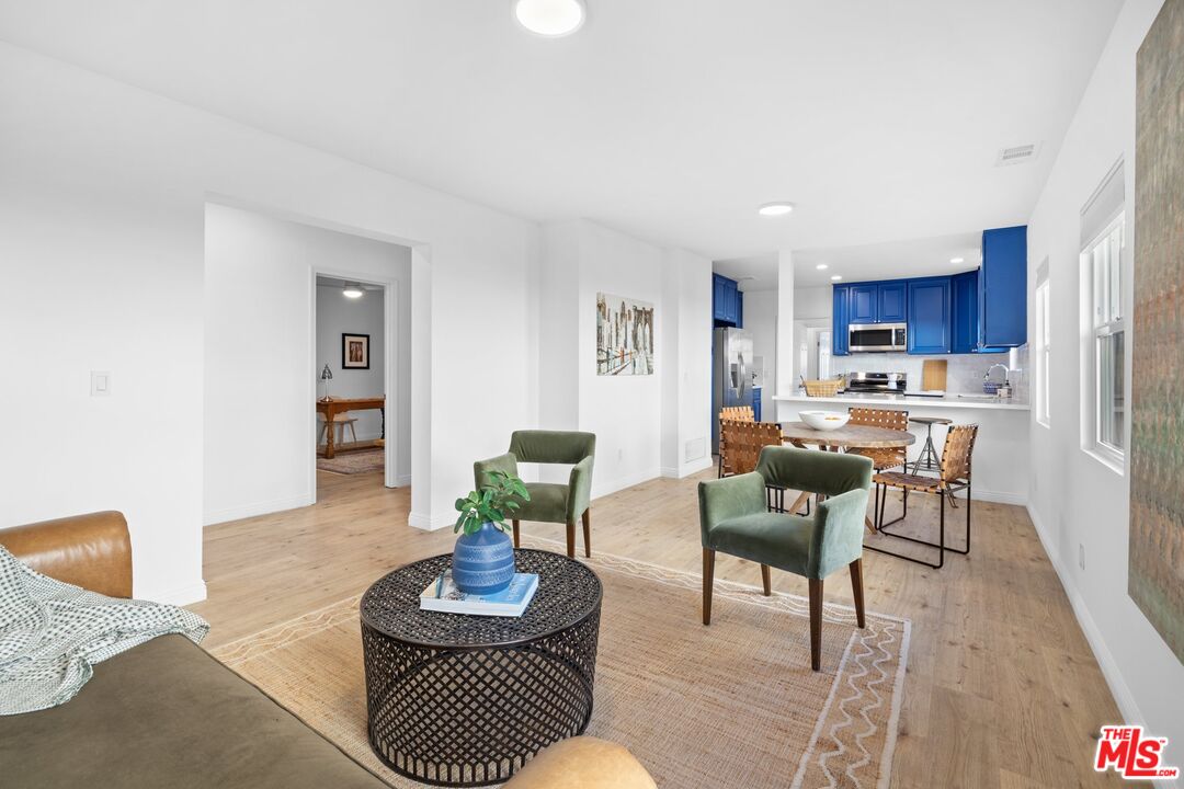2400 W 74th St
