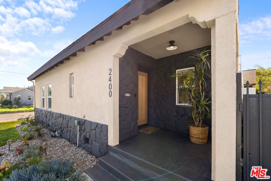 2400 W 74th St