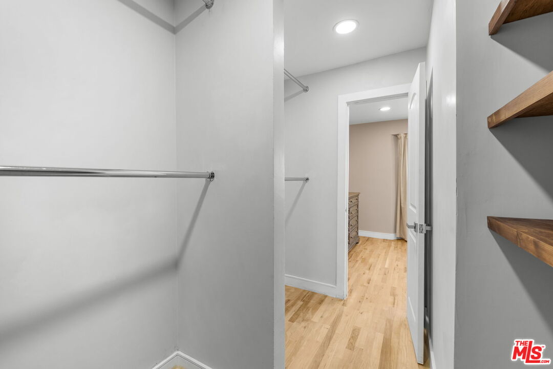 9717 S 4th Ave