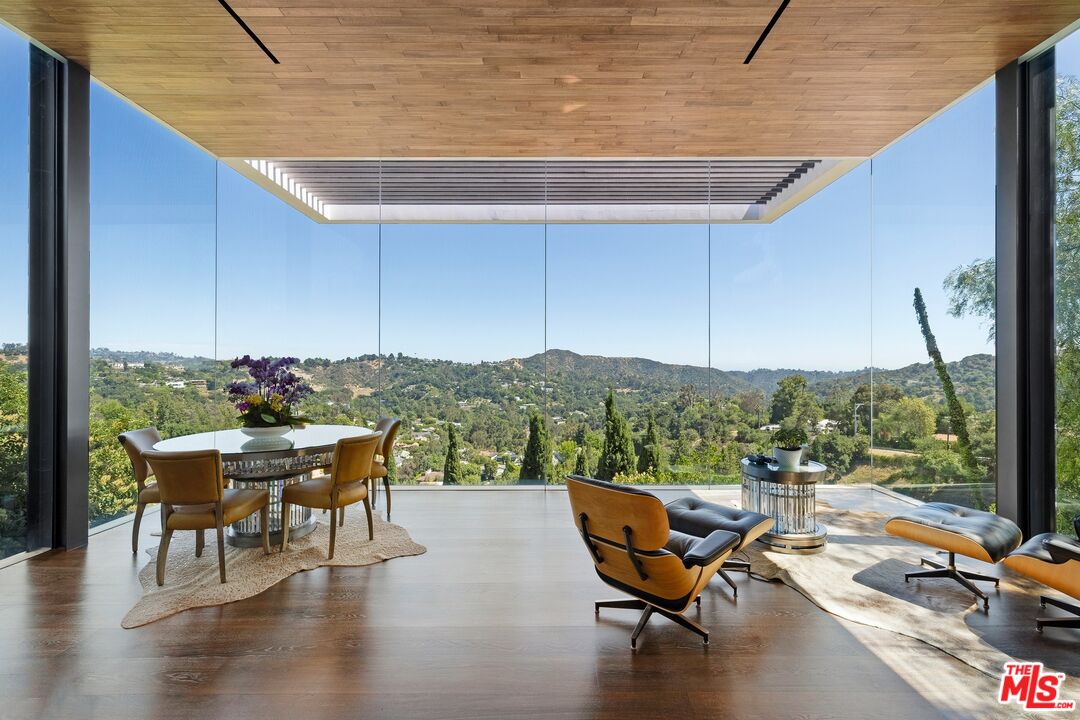 3000 Benedict Canyon Dr