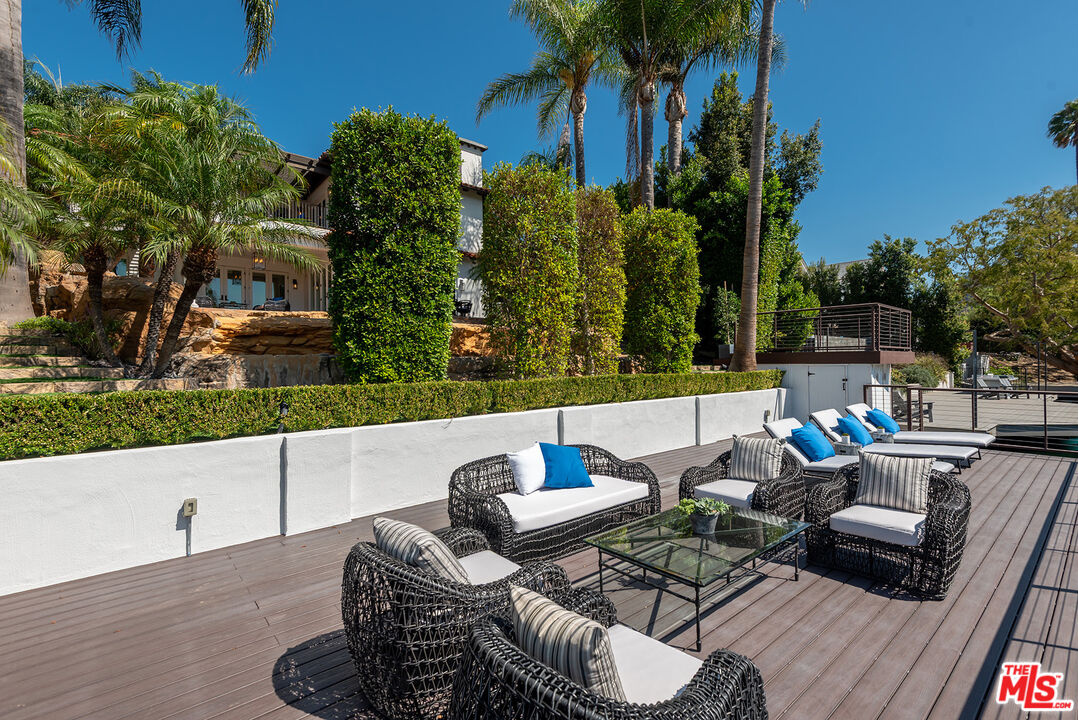 9928 Toluca Lake Ave