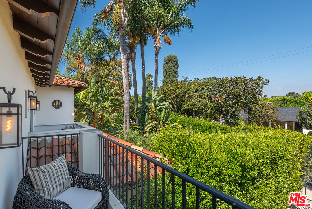 9928 Toluca Lake Ave