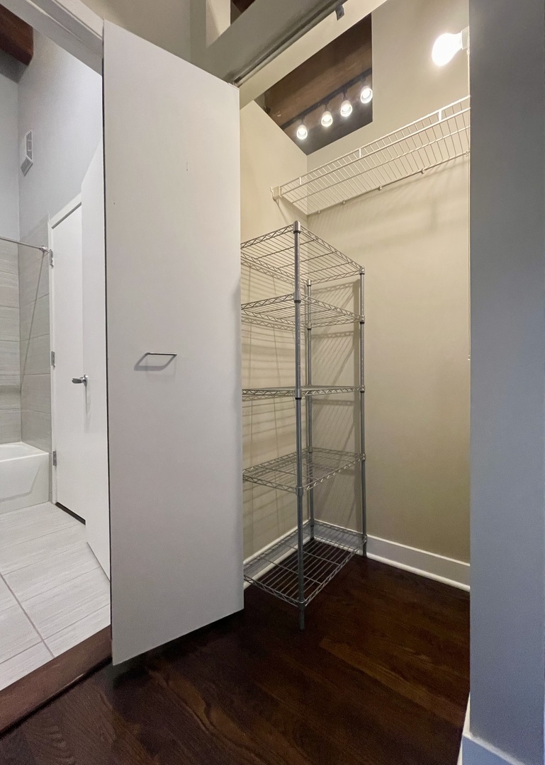 1727 S Indiana Avenue Unit: 207